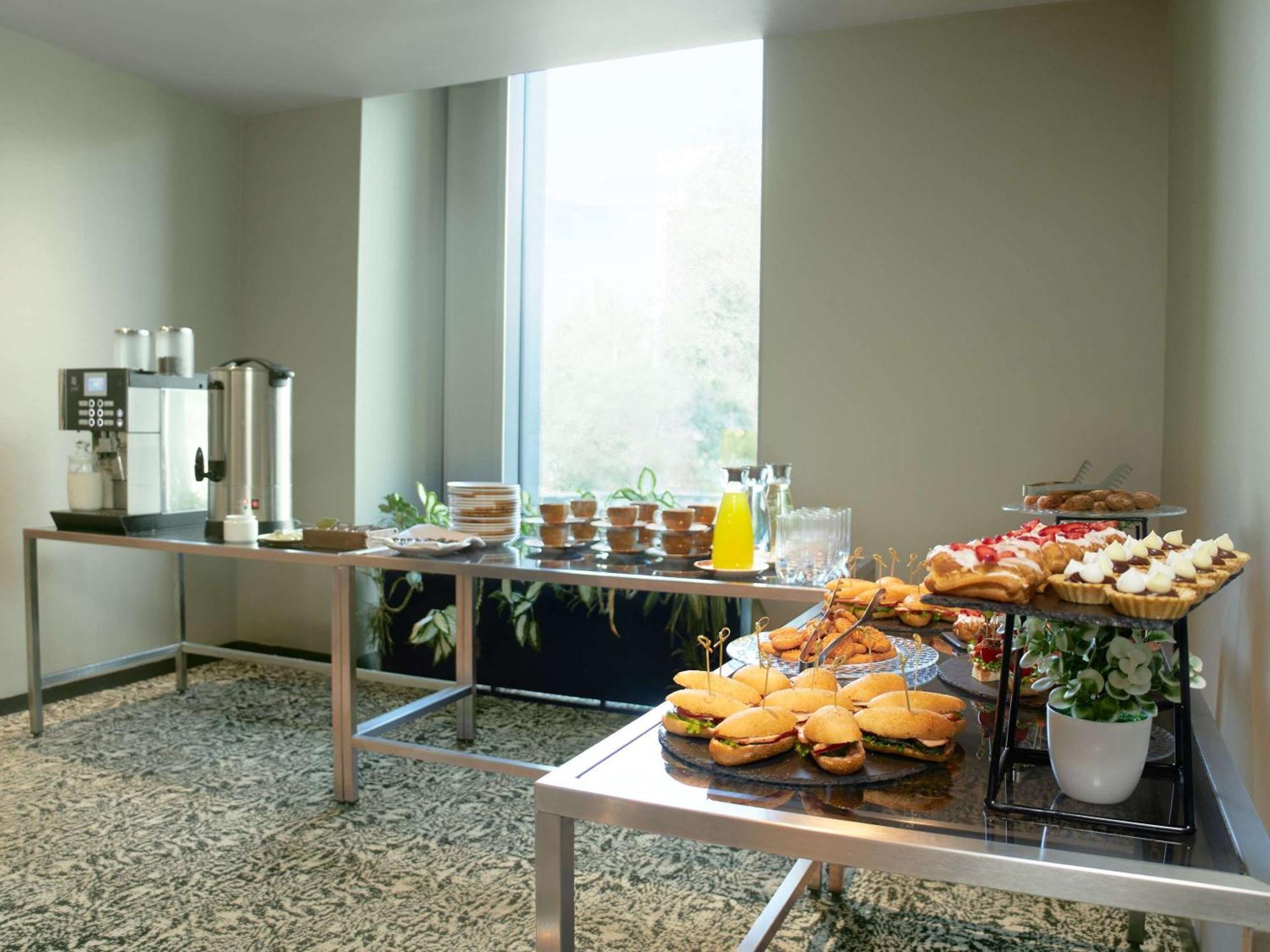 Novotel Living Almaty Jetisu エクステリア 写真