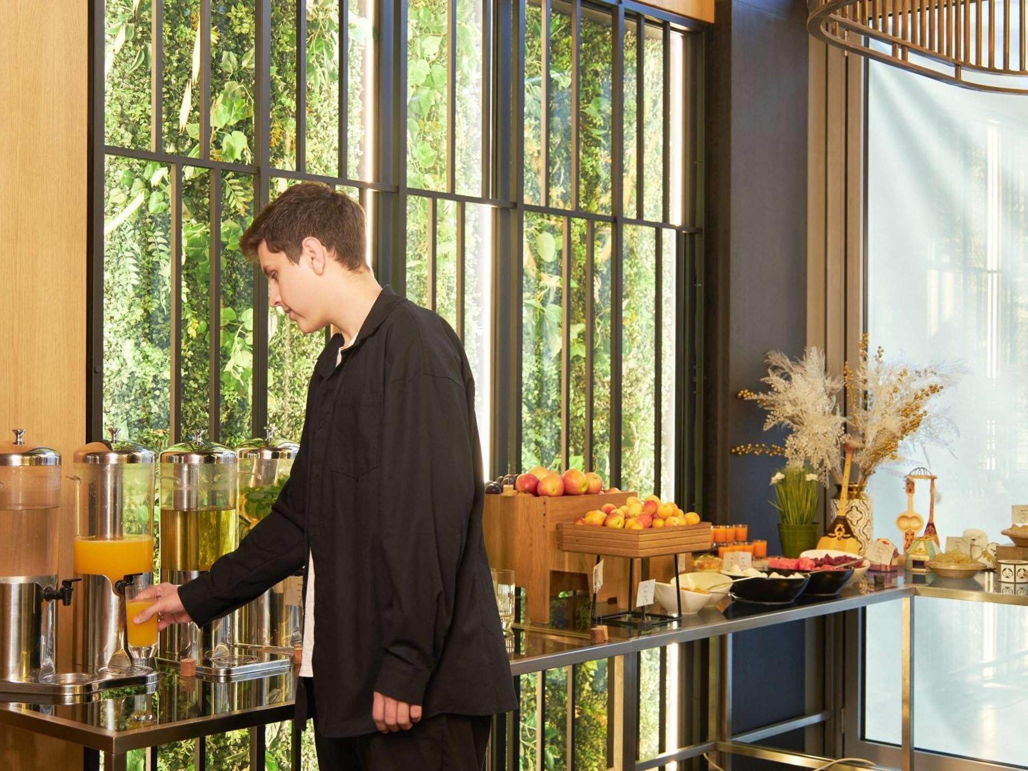 Novotel Living Almaty Jetisu エクステリア 写真